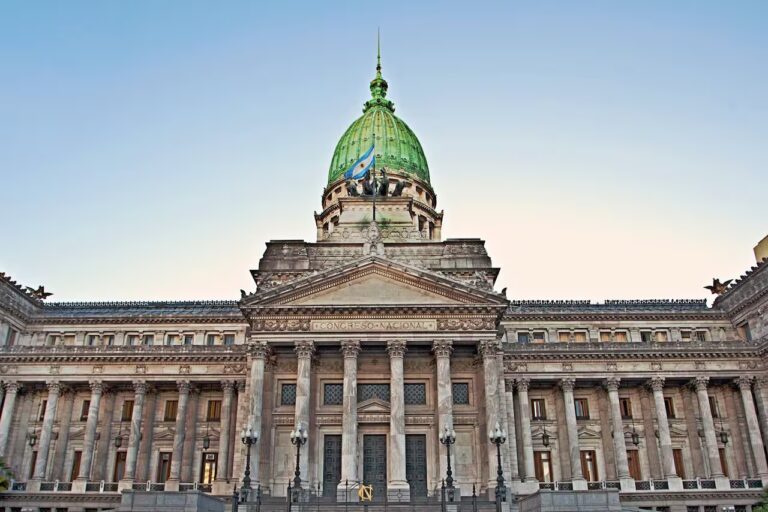 El Congreso a sesiones extraordinarias