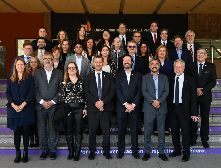 La Decana Anabella Lucardi y la Directora Milagros Rayes participaron del Consejo de Decanas y Decanos de Derecho