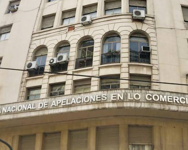 La Cámara Comercial declaró inconstitucional el tope del Art. 730 del CCC en un caso de consumo y reabrió el debate sobre los honorarios profesionales