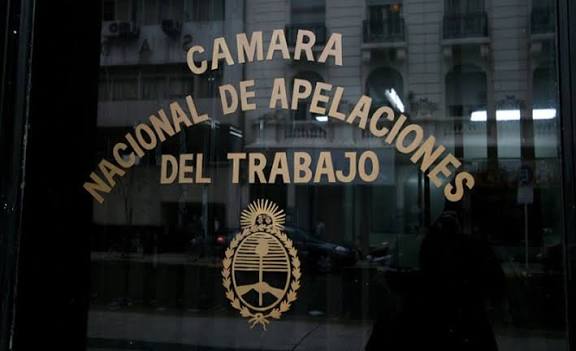 Seguir trabajando no alcanza: jubilación y fin del vínculo laboral según la CNAT