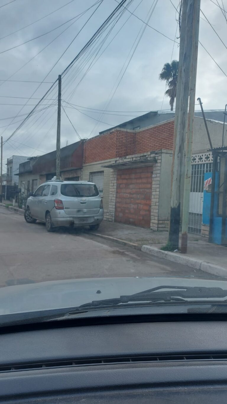Insólita usurpación en Merlo: barras ocupan la casa de un jubilado y juez compasivo ordena frenar el lanzamiento